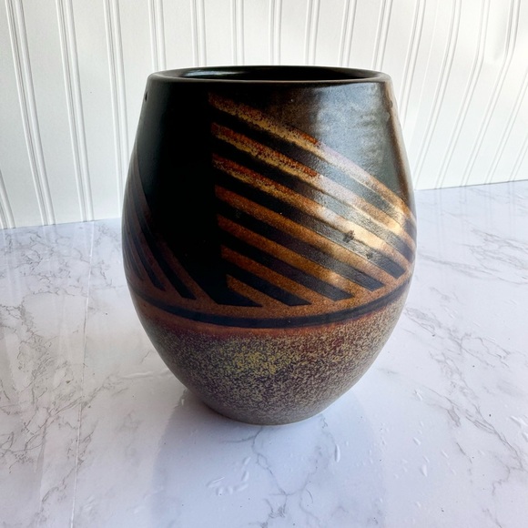 Organic Neutral Signed Dawn (?) Studio Pottery Vase - Picture 2 of 9